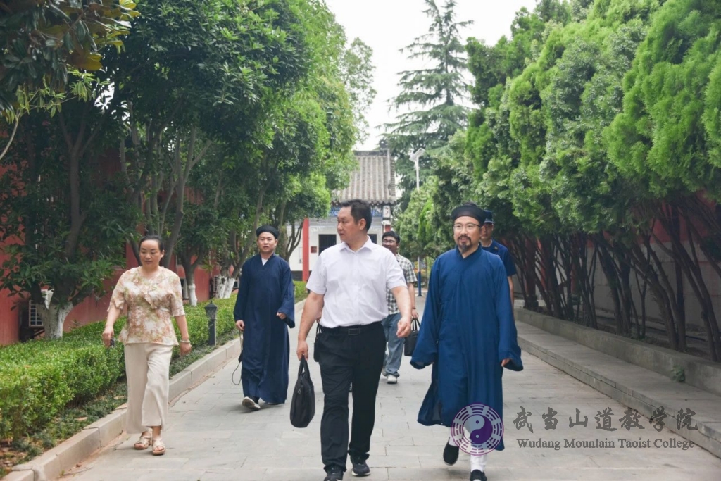 丹江口市民宗局会同多部门来武当山道教学院开展安全生产帮扶指导